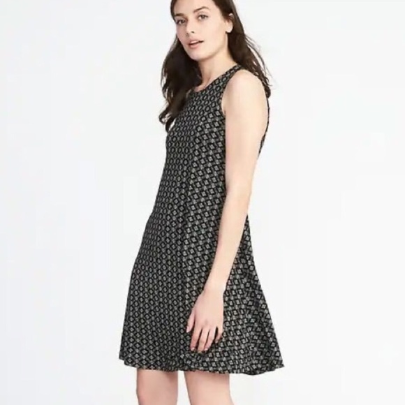 Old Navy Dresses & Skirts - Old Navy Black Pattern Sleeveless Swing Dress